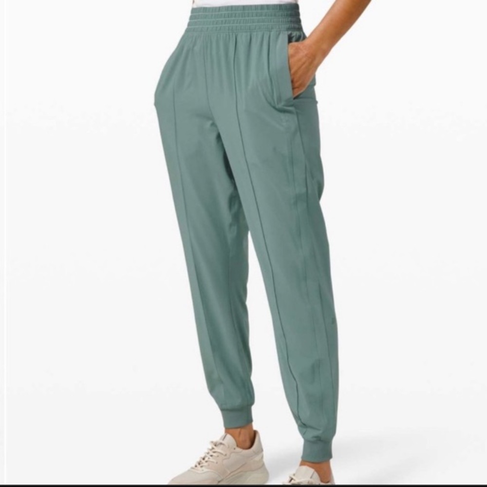 Lululemon wander jogger